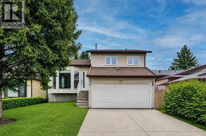 127 Woodstock Road Southwest, Calgary, Alberta, T2W5W3, Calgary, Alberta — photo 1 of 5