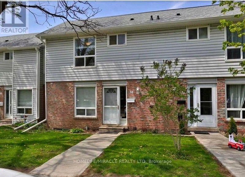 #38 32 Mowat Boulevard, Kitchener, Ontario, N2E1X4, Kitchener, Ontario — photo 1 of 5