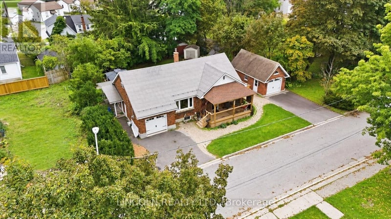 3 Brown Street, Clarington (Bowmanville), Ontario, L1C2P7, Clarington (Bowmanville), Ontario — photo 1 of 5
