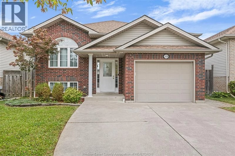 2420 VENETIAN Avenue, Windsor, Ontario, N8P1W7, Windsor, Ontario — photo 1 of 5