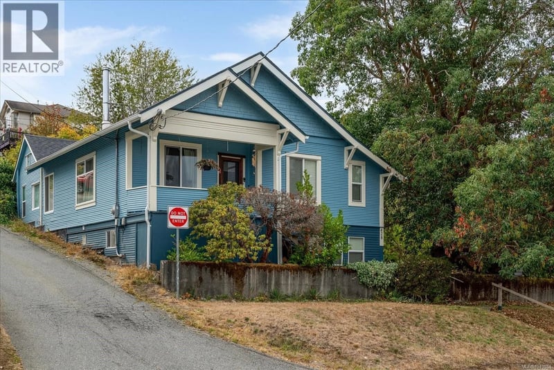 428 2nd Avenue, Ladysmith, British Columbia, V9G1B8, Ladysmith, British Columbia — photo 1 of 5