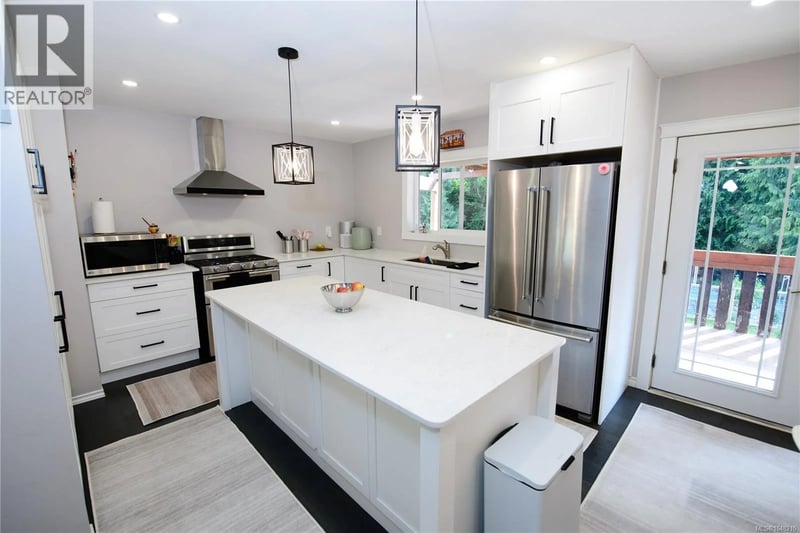 1844 Connie Road, Sooke, British Columbia, V9Z1C8, Sooke, British Columbia — photo 1 of 5