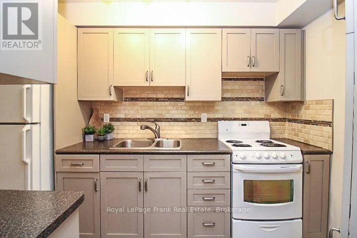 #216 921 Armour Road, Peterborough (Ashburnham Ward 4), Ontario, K9H7K5, Peterborough (Ashburnham Ward 4), Ontario — photo 1 of 5