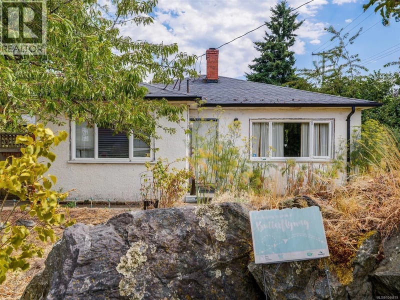2607 Shelbourne Street, Victoria, British Columbia, V8R2Z2, Victoria, British Columbia — photo 1 of 5