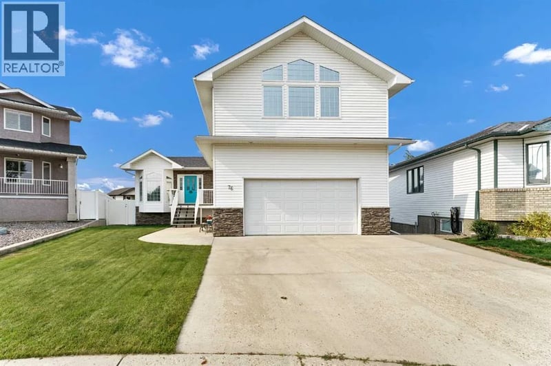 76 Henderson Court Northeast, Medicine Hat, Alberta, T1C1Y9, Medicine Hat, Alberta — photo 1 of 5