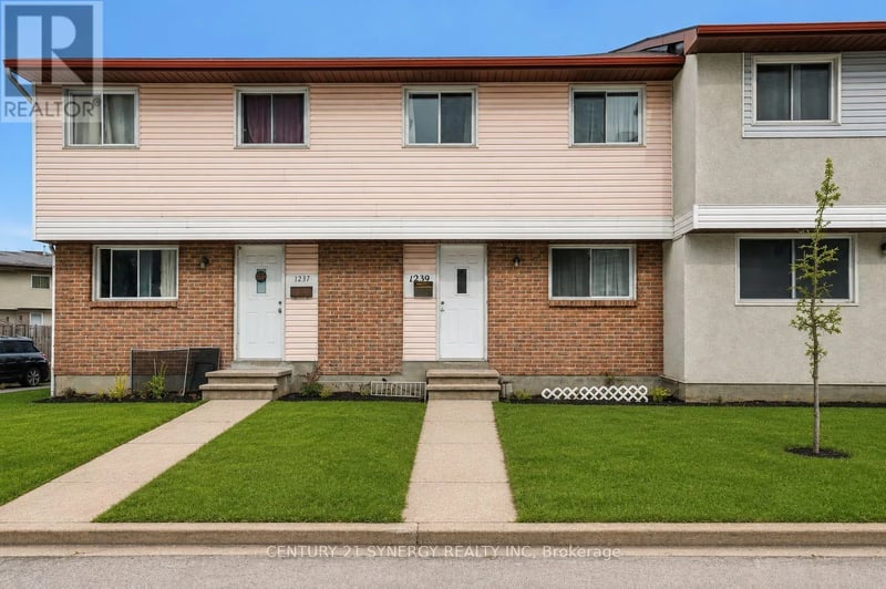 1239 Bowmount Street, Ottawa, Ontario, K1J8T4, Ottawa, Ontario — photo 1 of 5