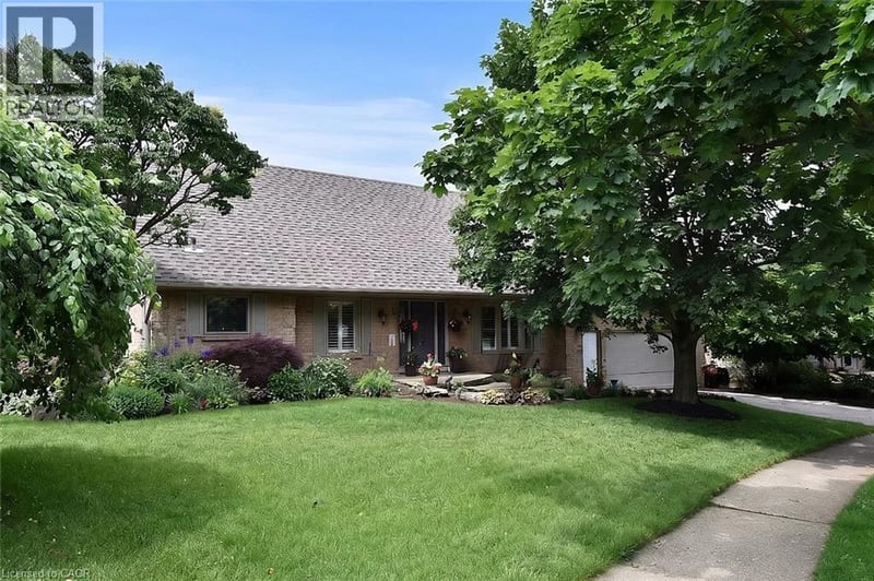 34 HOWARD Boulevard, Waterdown, Ontario, L8B0G3, Waterdown, Ontario — photo 1 of 5