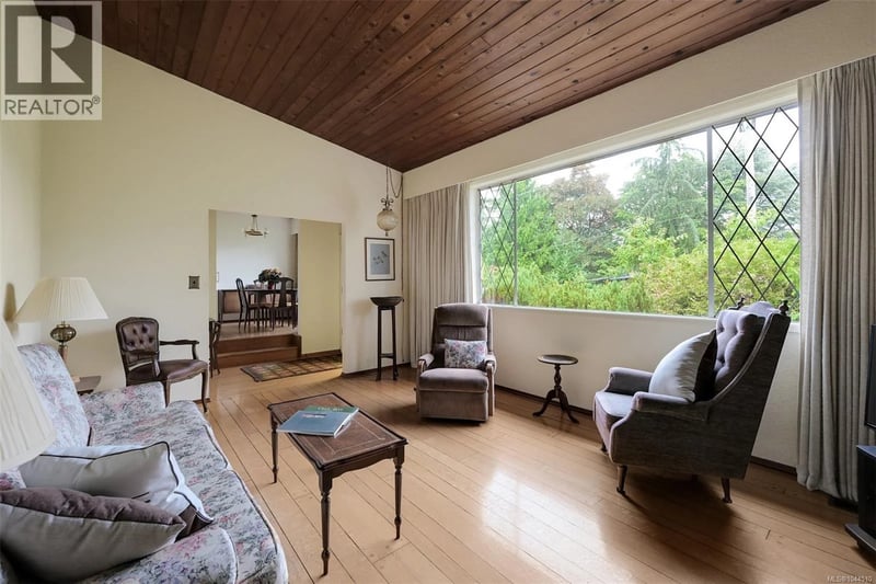 3938 Shorncliffe Road, Saanich, British Columbia, V8P2T6, Saanich, British Columbia — photo 1 of 5