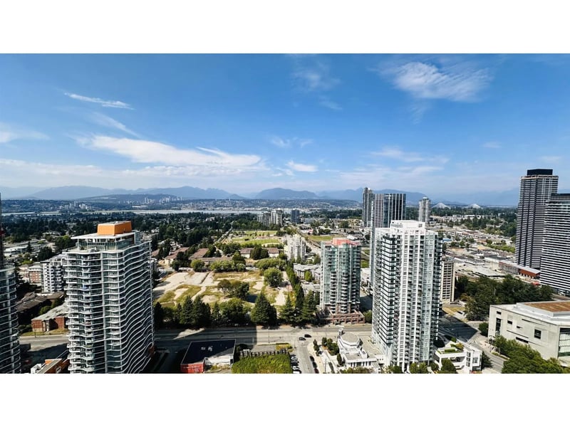 #3402 13350 CENTRAL Avenue, Surrey, British Columbia, V3T0S1, Surrey, British Columbia — photo 1 of 5