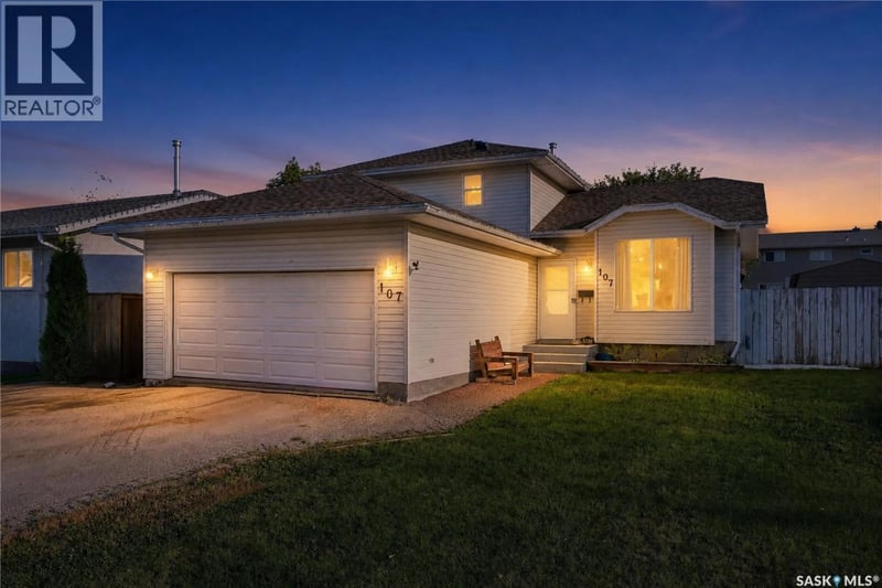 107 Hall CRESCENT, Saskatoon, Saskatchewan, S7L7G7, Saskatoon, Saskatchewan — photo 1 of 5