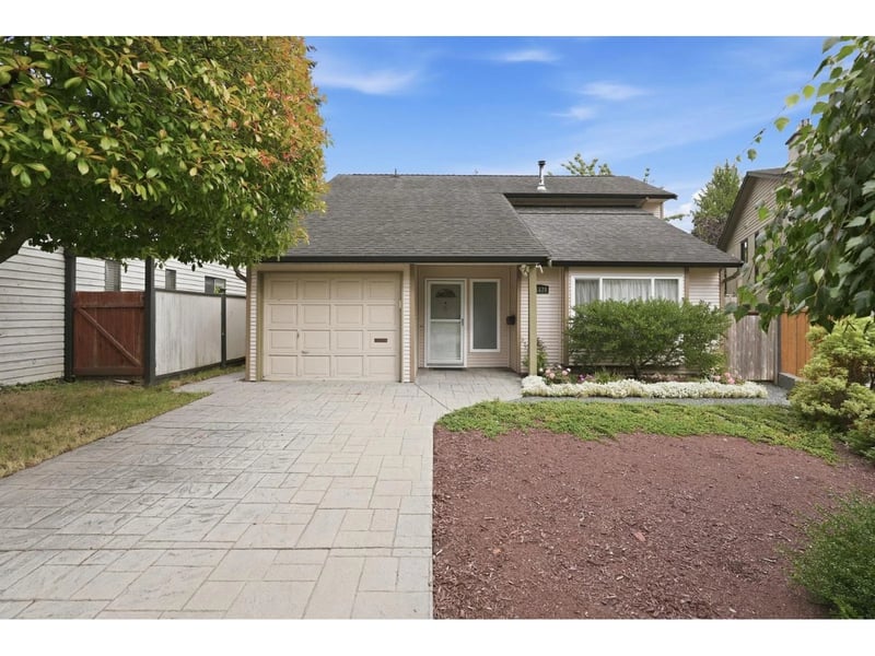 11870 STAPLES Crescent, Delta, British Columbia, V4E2T7, Delta, British Columbia — photo 1 of 5