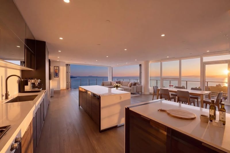#1302 1342 JOHNSTON Road, White Rock, British Columbia, V4B0C7, White Rock, British Columbia — photo 1 of 5