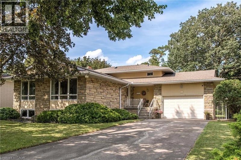 14 WOODSIDE Drive, Hamilton, Ontario, L8T1C3, Hamilton, Ontario — photo 1 of 5