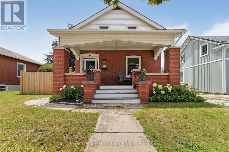 114 ELGIN Avenue East, Goderich (Goderich (Town)), Ontario, N7A1K6, Goderich (Goderich (Town)), Ontario — photo 1 of 5