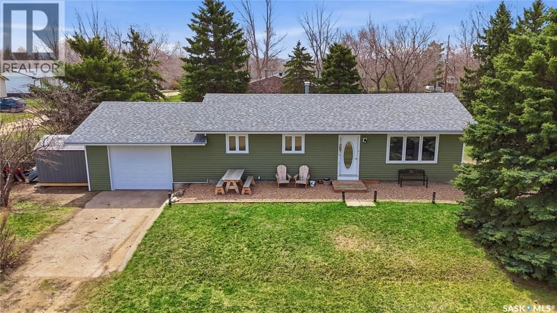 329 1st AVENUE E, Mortlach, Saskatchewan, S0H3E0, Mortlach, Saskatchewan — photo 1 of 5