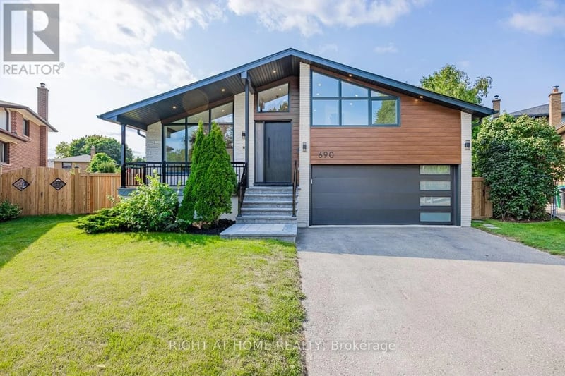 690 Hillman Crescent, Mississauga (Applewood), Ontario, L4Y2H9, Mississauga (Applewood), Ontario — photo 1 of 5