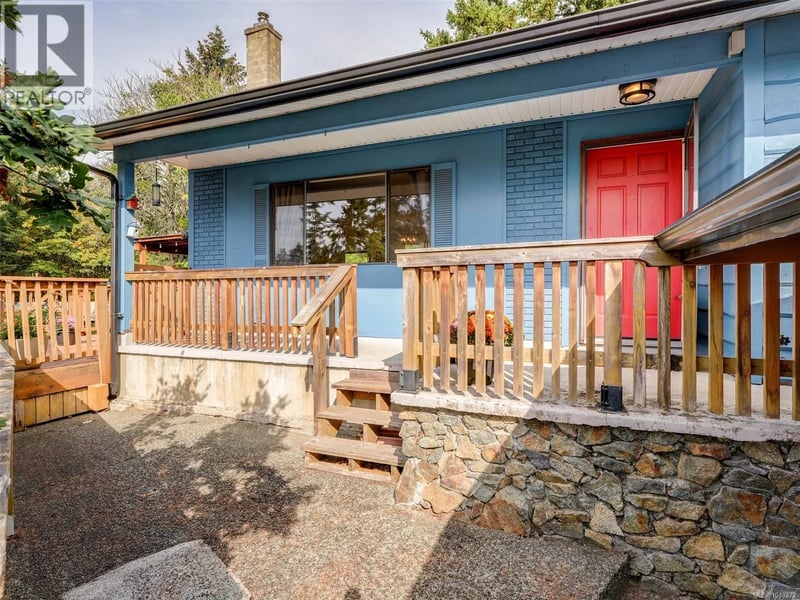 905 Gade Road, Langford, British Columbia, V9B4Z6, Langford, British Columbia — photo 1 of 5