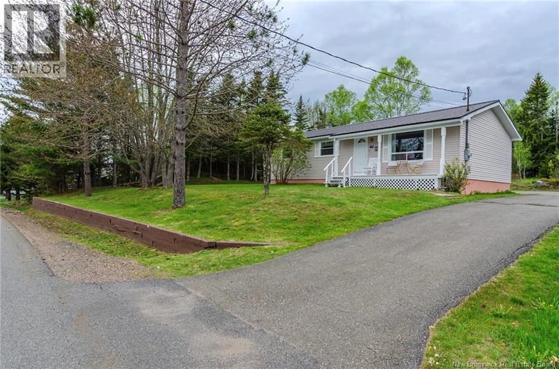 16 Armstrong Crescent, St George, New Brunswick, E5C1A1, St George, New Brunswick — photo 1 of 5