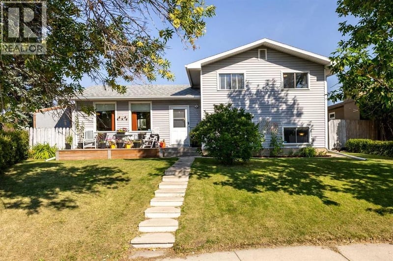 204 Rundleridge Drive Northeast, Calgary, Alberta, T1Y2K4, Calgary, Alberta — photo 1 of 5