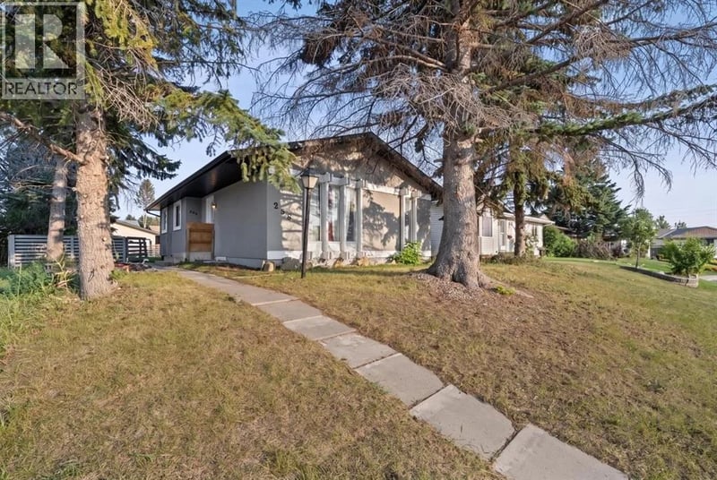 259 Manora Crescent Northeast, Calgary, Alberta, T2A4S4, Calgary, Alberta — photo 1 of 5