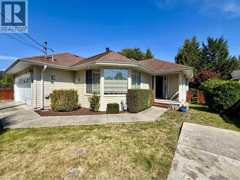 530 SHAW Road, Gibsons, British Columbia, V0N1V8, Gibsons, British Columbia — photo 1 of 5