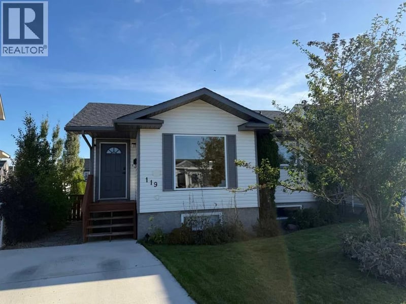 119 Hunt Crescent Northeast, Medicine Hat, Alberta, T1C1Y4, Medicine Hat, Alberta — photo 1 of 5