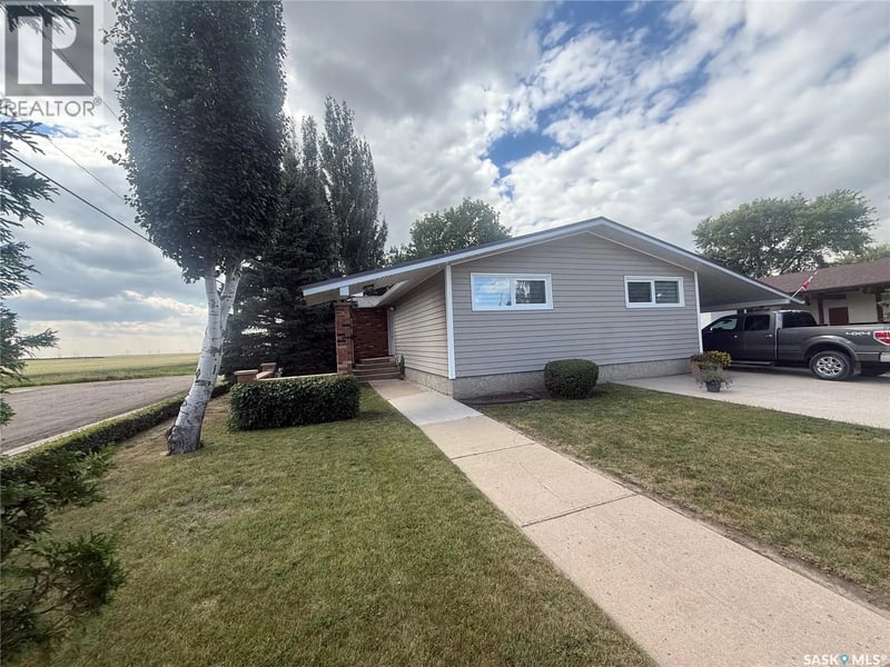66 Kasper CRESCENT, Assiniboia, Saskatchewan, S0H0B0, Assiniboia, Saskatchewan — photo 1 of 5