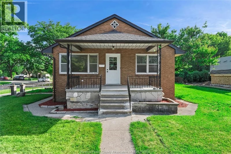 1465 CAMPBELL Avenue, Windsor, Ontario, N9B2K1, Windsor, Ontario — photo 1 of 5