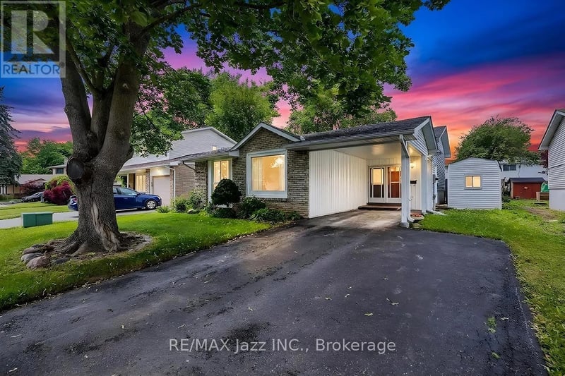 22 Deerpark Crescent, Clarington (Bowmanville), Ontario, L1C3M3, Clarington (Bowmanville), Ontario — photo 1 of 5