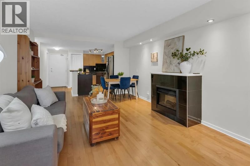 728 3 Avenue Northwest, Calgary, Alberta, T2N0J1, Calgary, Alberta — photo 1 of 5