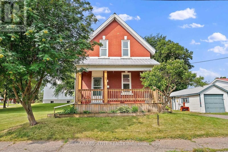 11 Gould Street, Whitewater Region, Ontario, K0J1K0, Whitewater Region, Ontario — photo 1 of 5