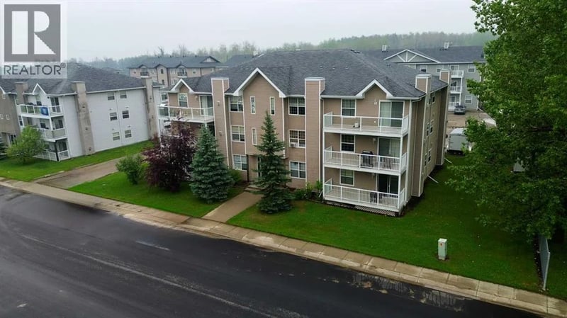 501 3 Street, Fox Creek, Alberta, T0H1P0, Fox Creek, Alberta — photo 1 of 5