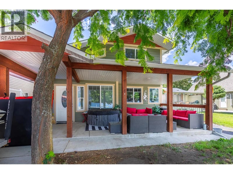 42 Lakeshore Drive, Vernon, British Columbia, V1H2A1, Vernon, British Columbia — photo 1 of 5