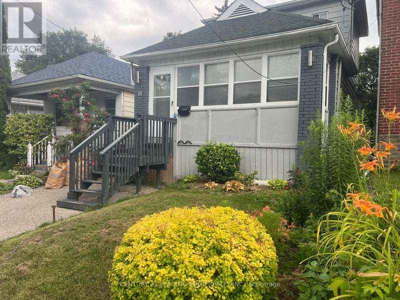 15 Westbrook Avenue, Toronto (Woodbine-Lumsden), Ontario, M4C2G1, Toronto (Woodbine-Lumsden), Ontario — photo 1 of 5