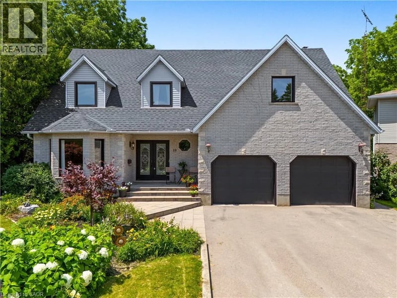19 KENLEY Lane, Cambridge, Ontario, N1S4Z1, Cambridge, Ontario — photo 1 of 5