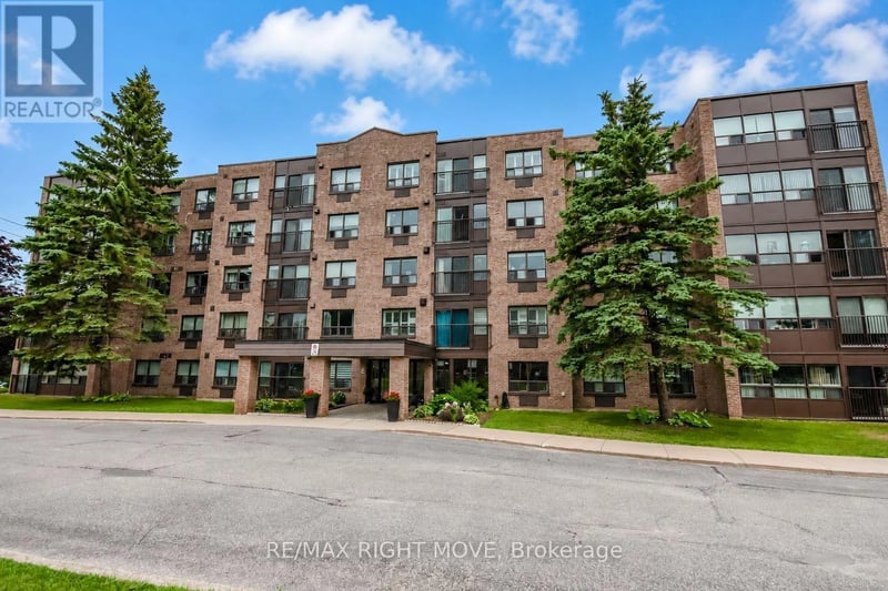 #306 54 Fittons Road West, Orillia, Ontario, L3V3T9, Orillia, Ontario — photo 1 of 5
