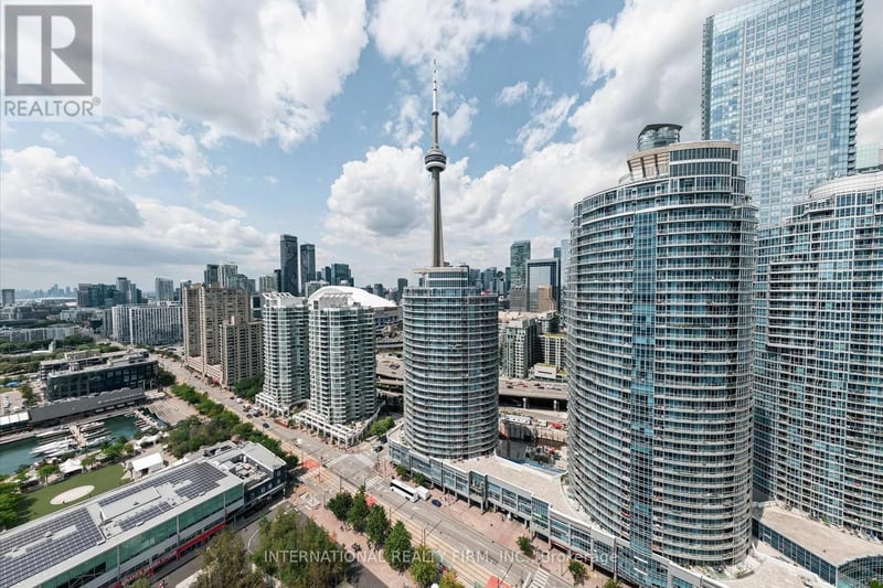 #Ph4 218 Queens Quay West, Toronto (Waterfront Communities), Ontario, M5J2Y6, Toronto (Waterfront Communities), Ontario — photo 1 of 5