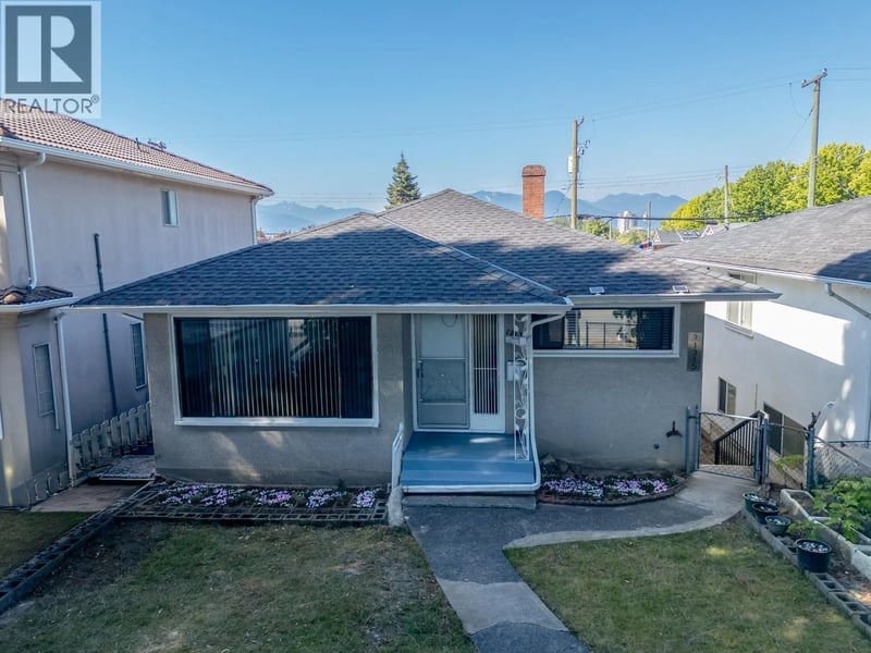 1315 33RD Avenue, Vancouver, British Columbia, V5V3B8, Vancouver, British Columbia — photo 1 of 5