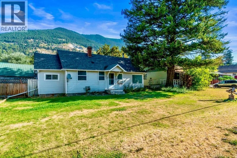 5722 97 Highway North, Falkland, British Columbia, V0E1W0, Falkland, British Columbia — photo 1 of 5