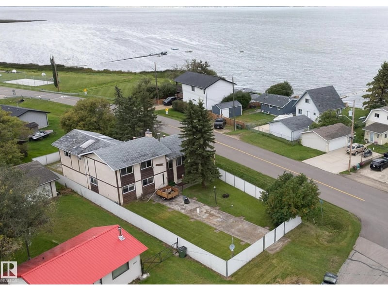 5039 64 ST, Rural Lac Ste. Anne County, Alberta, T0E0A0, Rural Lac Ste. Anne County, Alberta — photo 1 of 5