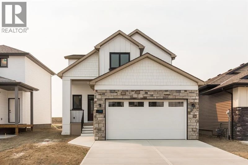 558 Malahat Green West, Lethbridge, Alberta, T1J5H1, Lethbridge, Alberta — photo 1 of 5