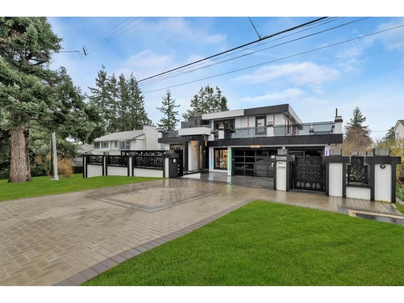 15460 SEMIAHMOO Avenue, White Rock, British Columbia, V4B1T8, White Rock, British Columbia — photo 1 of 5