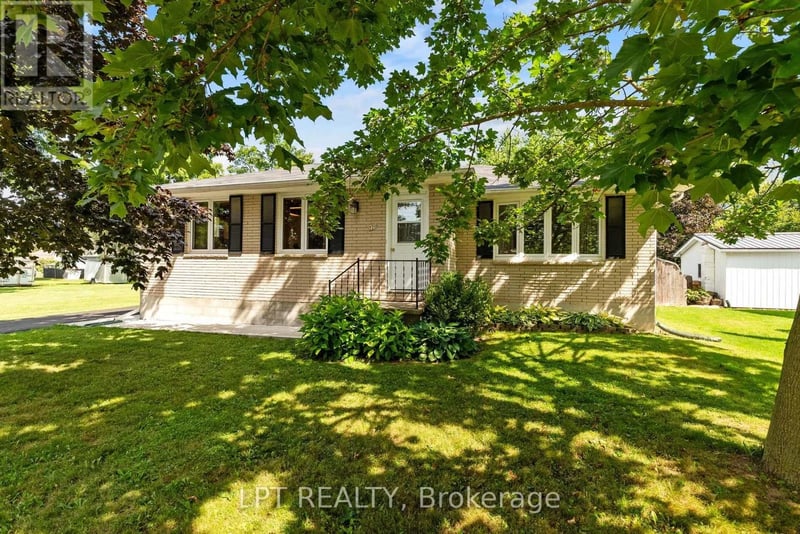 226 Tain Street, North Middlesex (Parkhill), Ontario, N0M2K0, North Middlesex (Parkhill), Ontario — photo 1 of 5