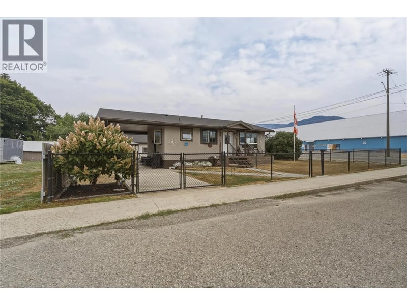 401 Howard Avenue, Enderby, British Columbia, V4Y4A4, Enderby, British Columbia — photo 1 of 5