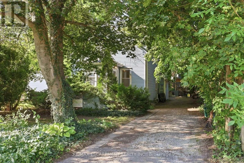 152 Commercial Street, Milton (OM Old Milton), Ontario, L9T2J2, Milton (OM Old Milton), Ontario — photo 1 of 5