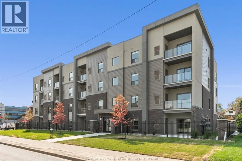 #401 955 OUELLETTE Avenue, Windsor, Ontario, N9A4J5, Windsor, Ontario — photo 1 of 5
