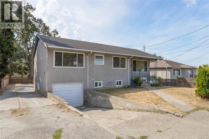 941 McKenzie Avenue, Saanich, British Columbia, V8X3G8, Saanich, British Columbia — photo 1 of 5