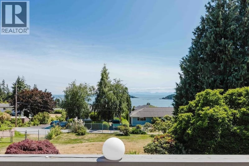 6505 MEIER Road, Sechelt, British Columbia, V7Z0S8, Sechelt, British Columbia — photo 1 of 5