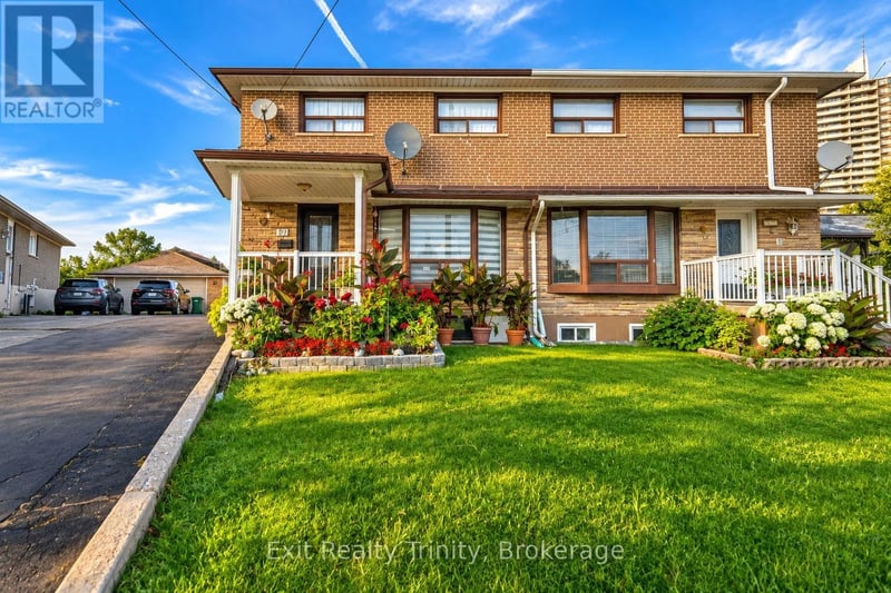 57 Lindylou Road, Toronto (Humbermede), Ontario, M9M2B1, Toronto (Humbermede), Ontario — photo 1 of 5