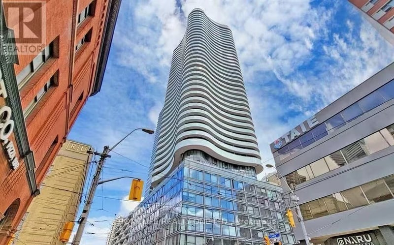 #2002 403 Church Street, Toronto (Church-Yonge Corridor), Ontario, M4Y0C9, Toronto (Church-Yonge Corridor), Ontario — photo 1 of 5